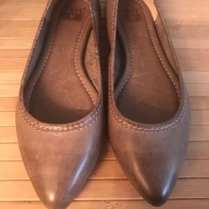 Leather Frye Regina flats